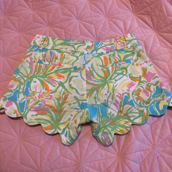 Lily Pulitzer Buttercup shorts - Picture 2 of 3